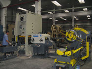 Metalen folie rol stempelen ontvangen ponsen Persmachine geautomatiseerde productielijn